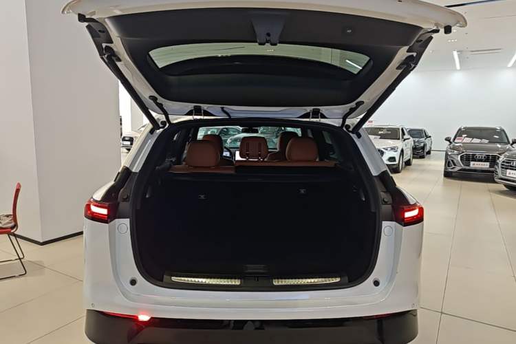 Used XPeng G9 2022 650 Performance Edition Pro Trunk