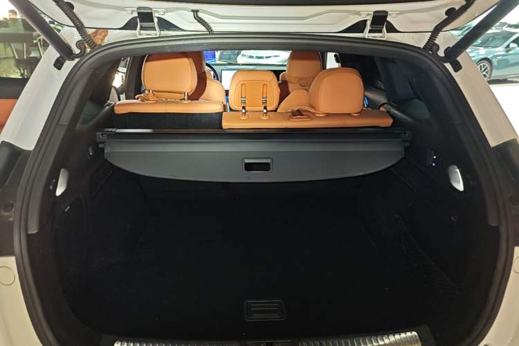 Used XPeng G9 2022 702 Pro Trunk