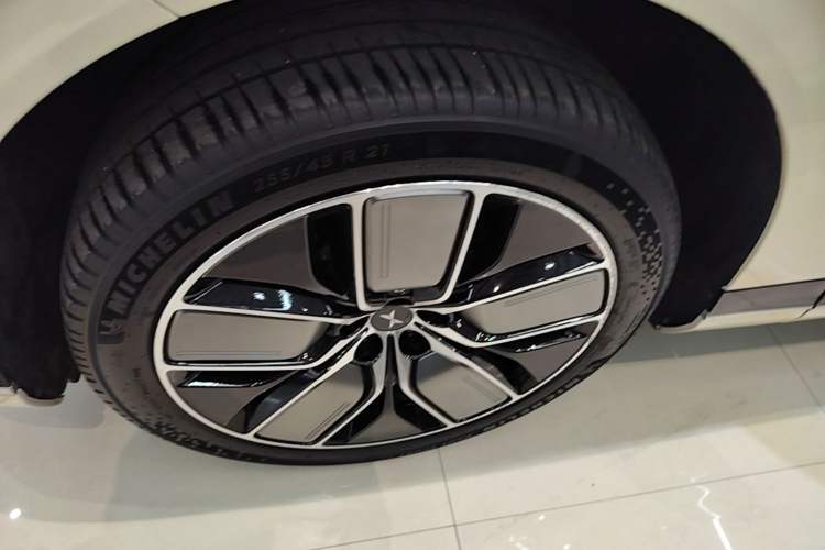 Used XPeng G9 2022 650 Performance Edition Max Left Front Wheel Hub