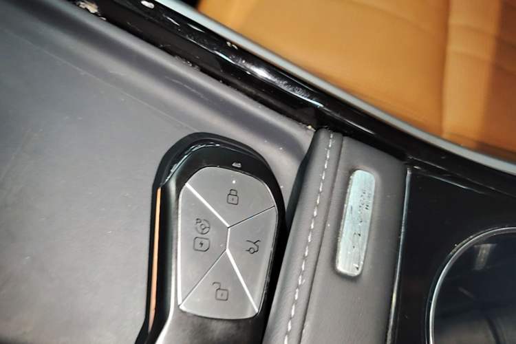 Used XPeng G9 2022 650 Performance Edition Max Vehicle Key