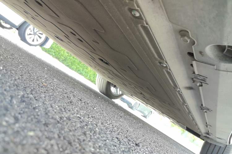 Used XPeng G9 2024 570 Max Chassis Front Left