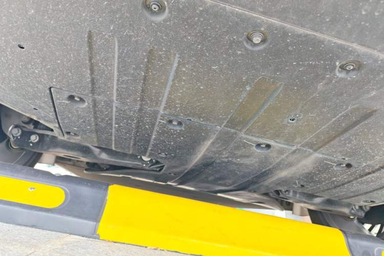 Used XPeng G9 2024 570 Pro Chassis Rear