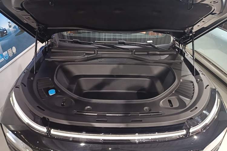 Used XPeng G9 2024 702 Max Engine Bay