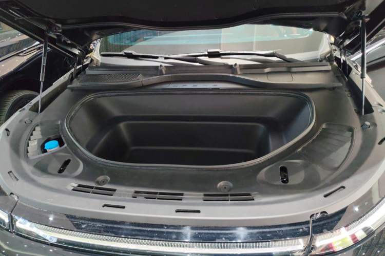 Used XPeng G9 2024 570 Max Engine Bay