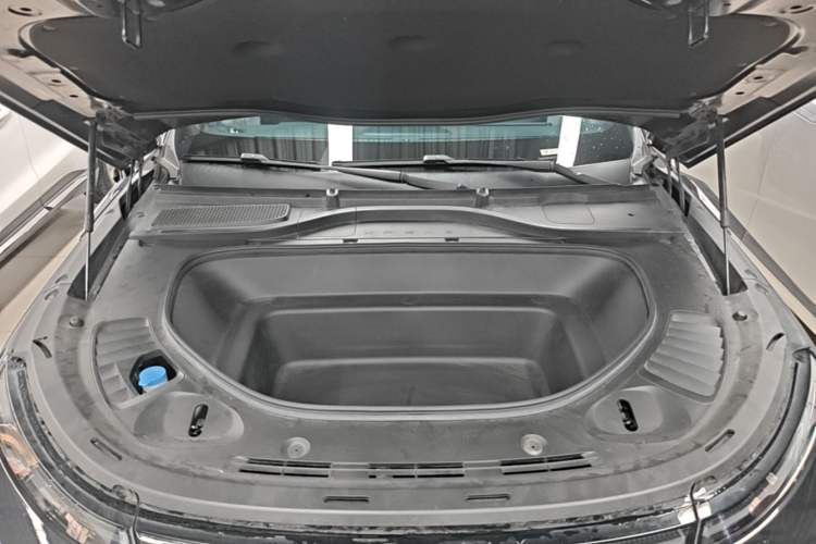 Used XPeng G9 2024 570 Pro Engine Bay