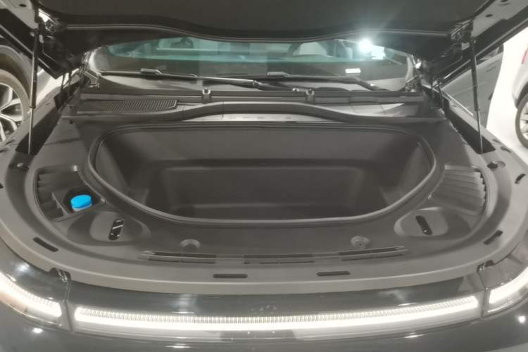 Used XPeng G9 2024 570 Max Engine Bay