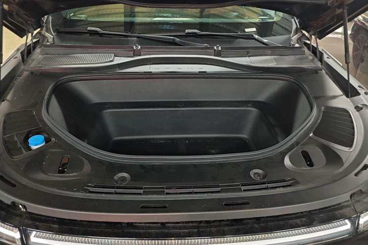 Used XPeng G9 2024 570 Max Engine Bay