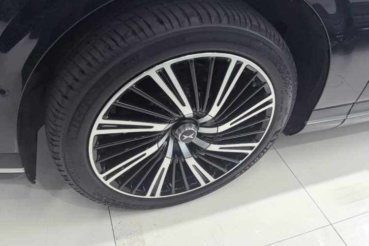 Used XPeng G9 2024 570 Pro Left Front Wheel Hub