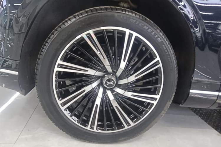 Used XPeng G9 2024 702 Pro Left Front Wheel Hub