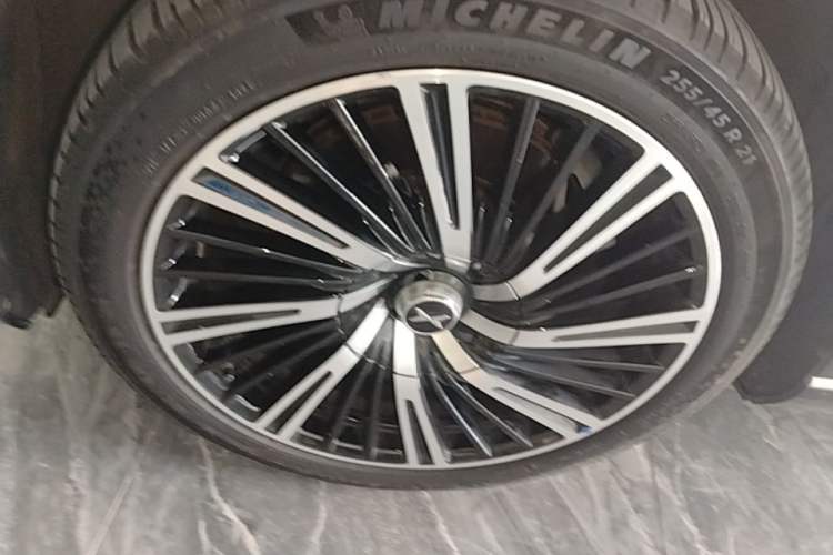 Used XPeng G9 2024 570 Max Left Front Wheel Hub