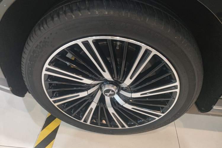 Used XPeng G9 2024 702 Pro Left Front Wheel Hub