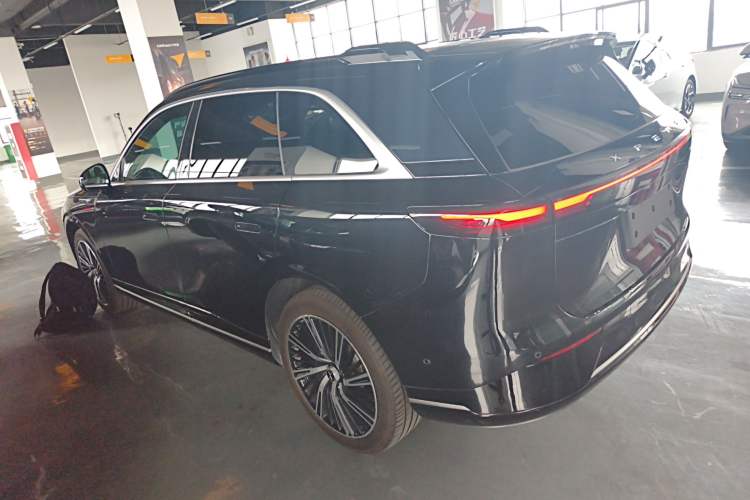 Used XPeng G9 2024 570 Max Left Side