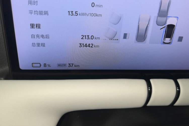Used XPeng G9 2024 570 Max Odometer Close Up