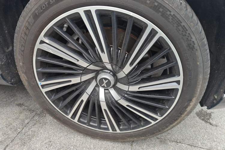 Used XPeng G9 2024 570 Max Right Front Wheel Hub