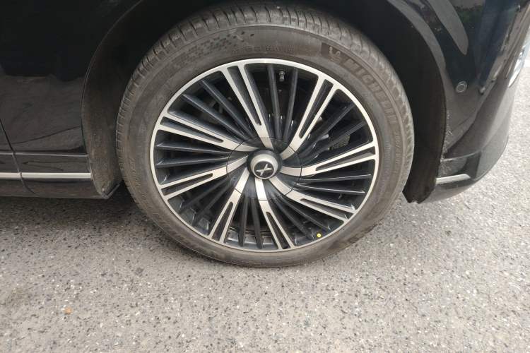 Used XPeng G9 2024 570 Max Right Front Wheel Hub