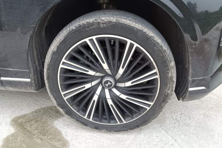 Used XPeng G9 2024 702 Max Right Front Wheel Hub