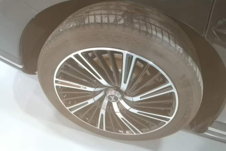 Used XPeng G9 2024 570 Max Right Rear Wheel Hub