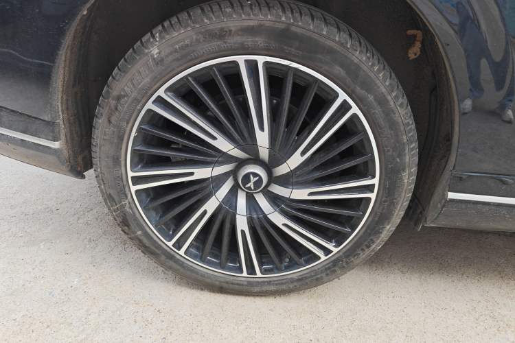 Used XPeng G9 2024 570 Pro Right Rear Wheel Hub