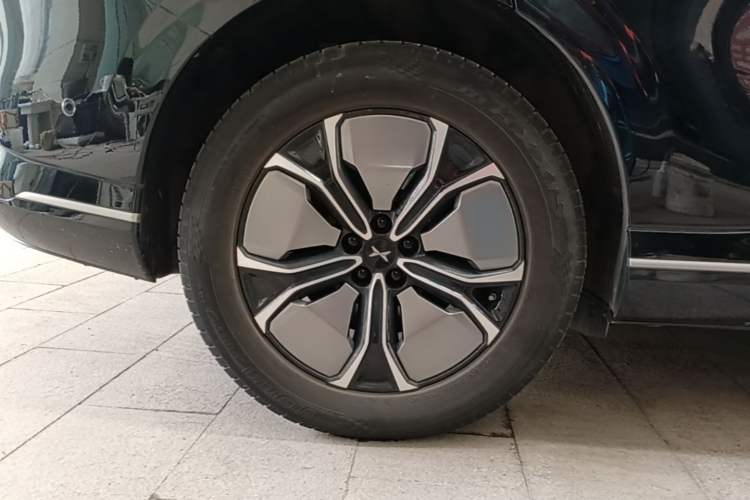 Used XPeng G9 2024 570 Max Right Rear Wheel Hub