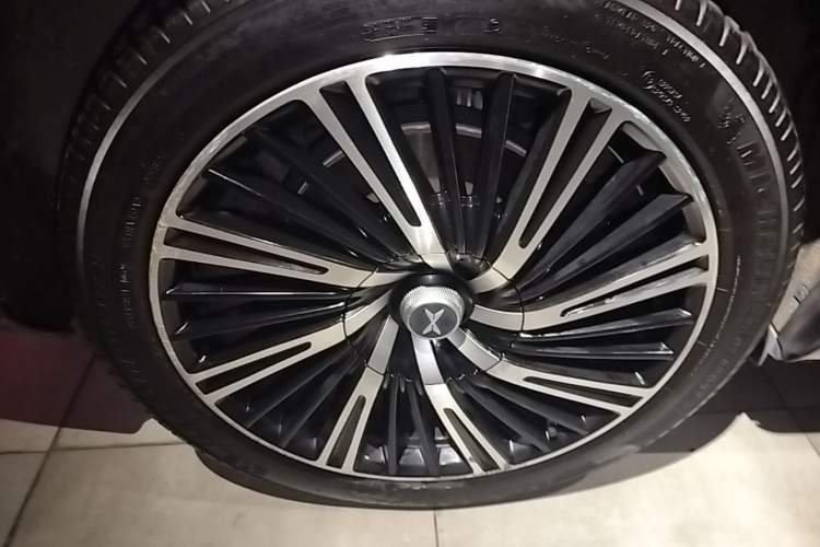 Used XPeng G9 2024 570 Max Right Rear Wheel Hub