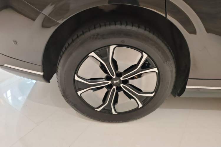 Used XPeng G9 2024 570 Pro Right Rear Wheel Hub