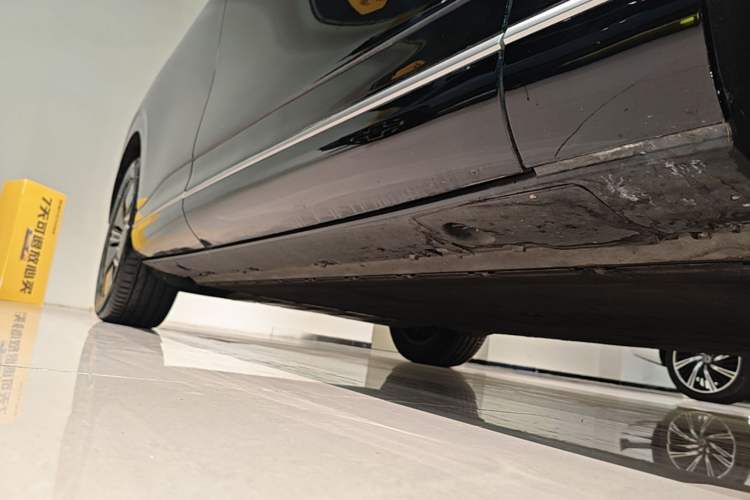 Used XPeng G9 2024 570 Pro Right Side Sill