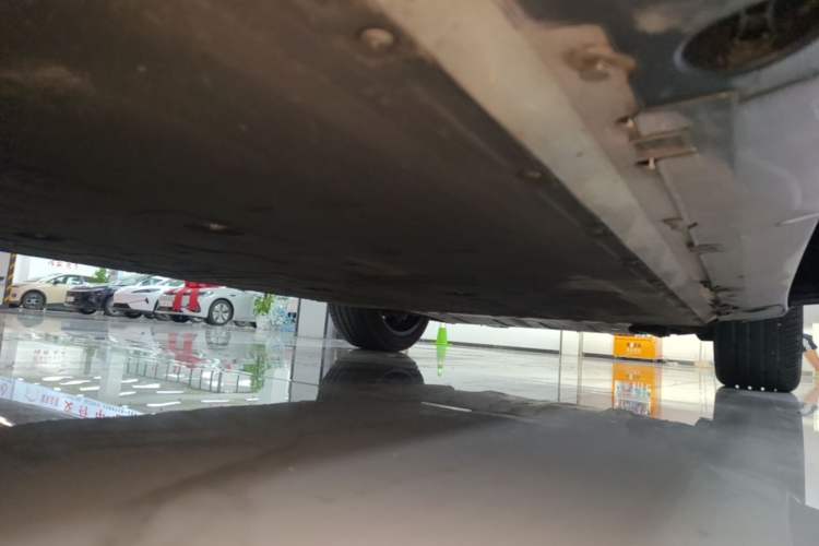 Used XPeng G9 2024 570 Max Right Side Sill
