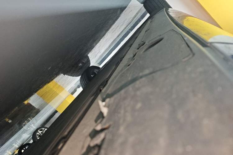 Used XPeng G9 2024 570 Max Right Side Sill