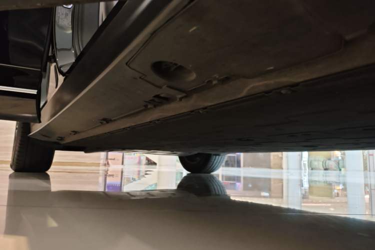 Used XPeng G9 2024 570 Pro Right Side Sill