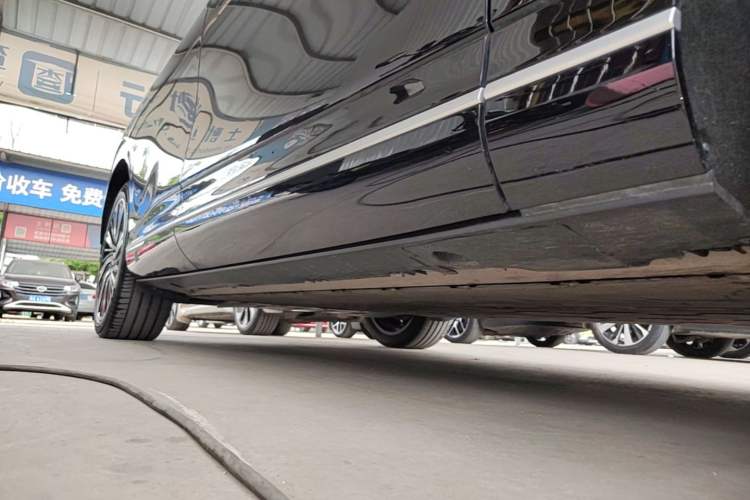 Used XPeng G9 2024 570 Max Right Side Sill