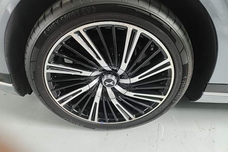 Used XPeng G9 2024 570 Max Left Front Wheel Hub