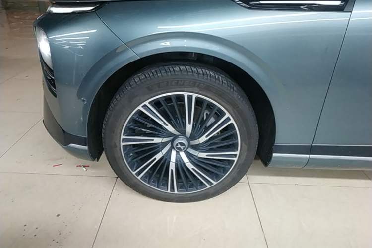 Used XPeng G9 2024 702 Max Left Front Wheel Hub