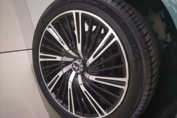 Used XPeng G9 2024 570 Max Right Rear Wheel Hub