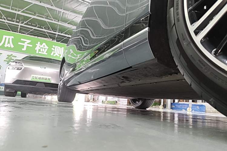 Used XPeng G9 2024 570 Max Right Side Sill