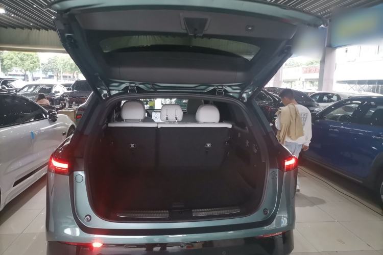 Used XPeng G9 2024 570 Max Trunk