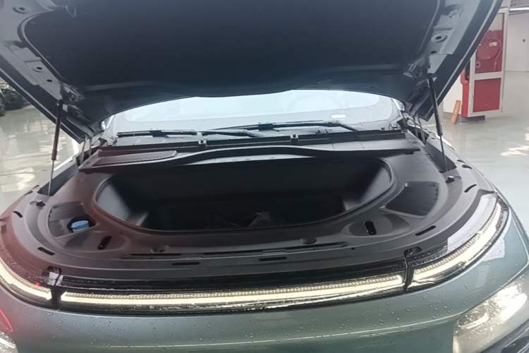 Used XPeng G9 2024 702 Max Engine Bay