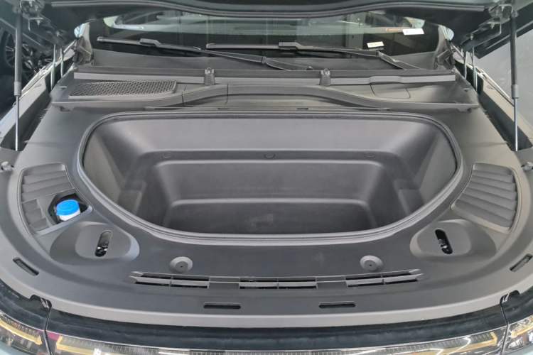 Used XPeng G9 2024 570 Max Engine Bay