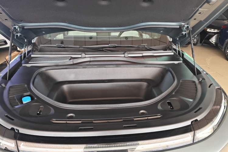 Used XPeng G9 2024 570 Max Engine Bay