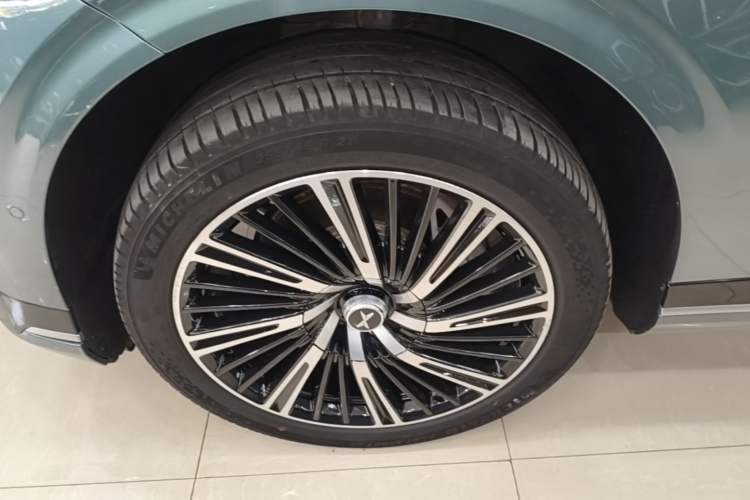 Used XPeng G9 2024 702 Max Left Front Wheel Hub