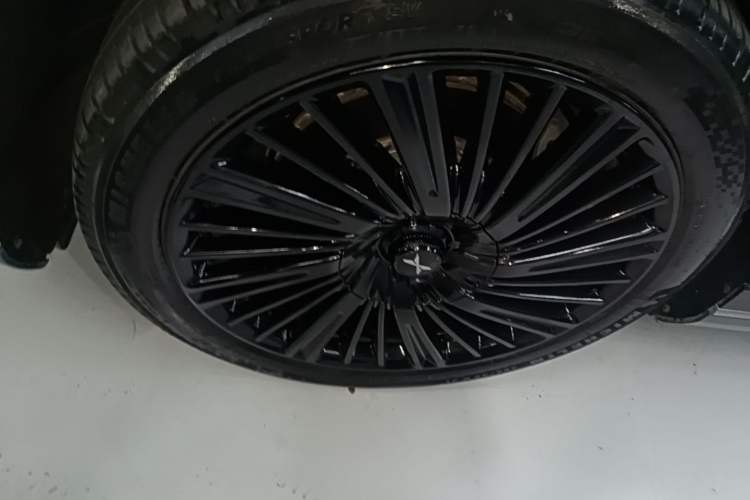 Used XPeng G9 2024 650 Max Left Front Wheel Hub