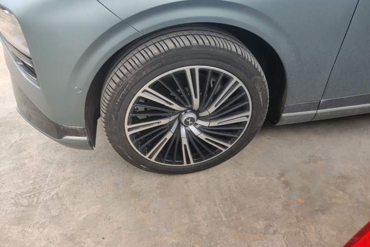 Used XPeng G9 2024 702 Max Left Front Wheel Hub