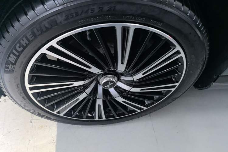 Used XPeng G9 2024 570 Max Left Front Wheel Hub
