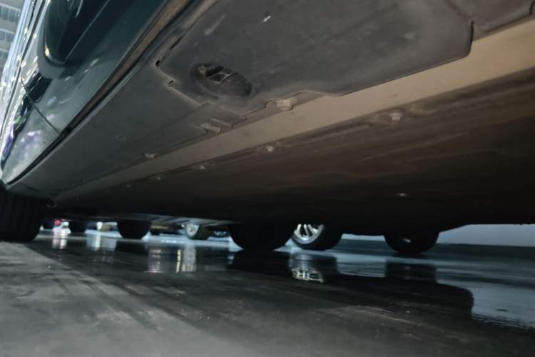 Used XPeng G9 2024 570 Max Left Side Sill