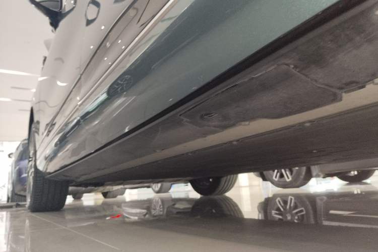 Used XPeng G9 2024 570 Max Left Side Sill
