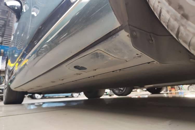 Used XPeng G9 2024 570 Pro Left Side Sill