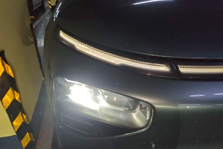 Used XPeng G9 2024 570 Max Right Front Headlight