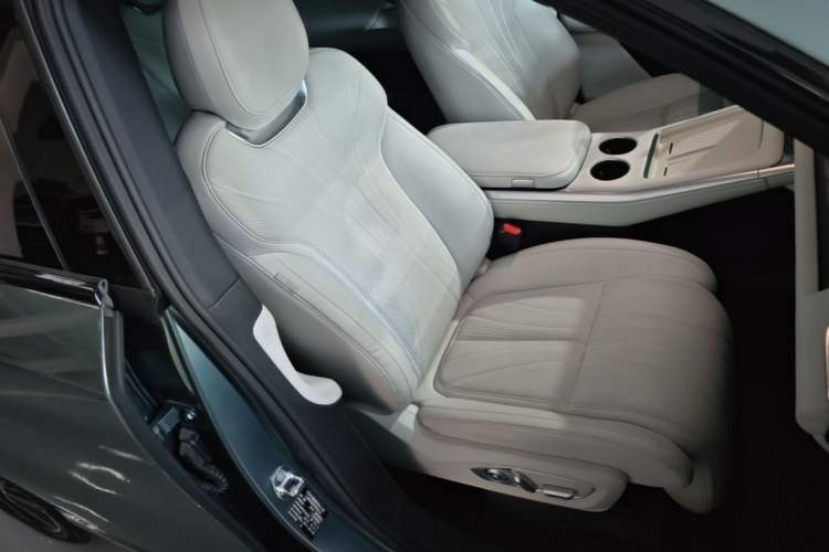 Used XPeng G9 2024 570 Max Right Front Seat
