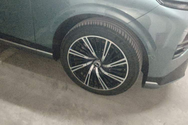 Used XPeng G9 2024 702 Max Right Front Wheel Hub