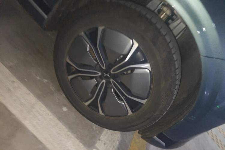Used XPeng G9 2024 570 Pro Right Front Wheel Hub