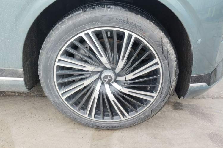 Used XPeng G9 2024 570 Max Right Front Wheel Hub